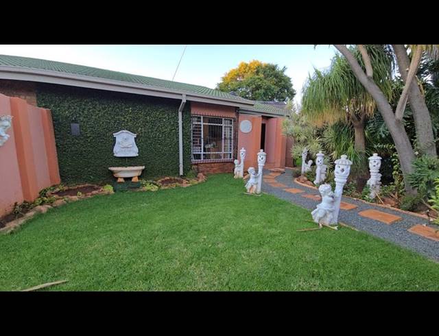 4 BEDROOM HOUSE FOR SALE IN KARENPARK